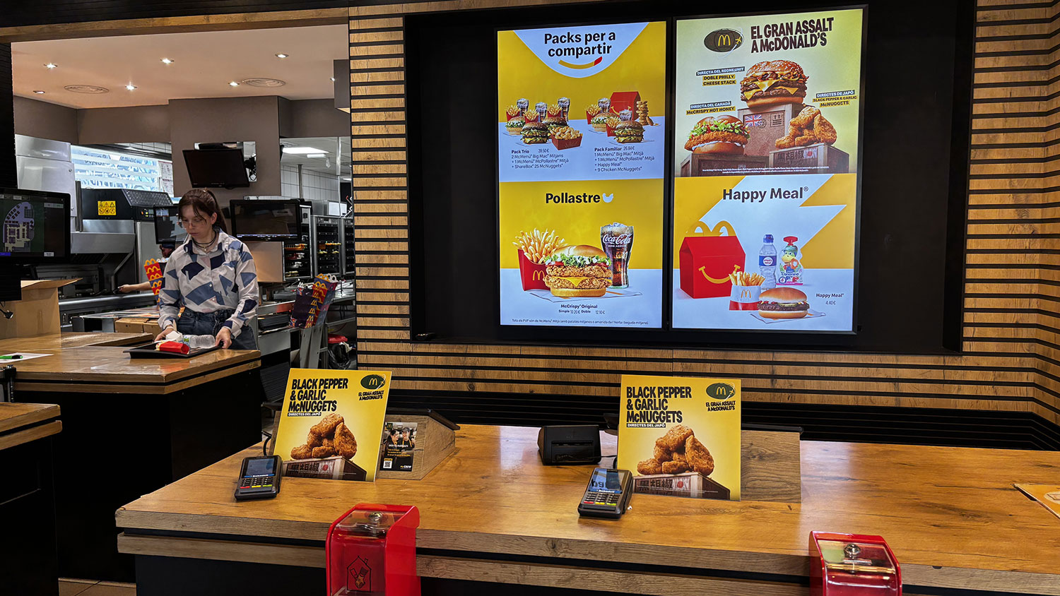 Vista interior del restaurante McDonald’s 24h en Esplugues de Llobregat